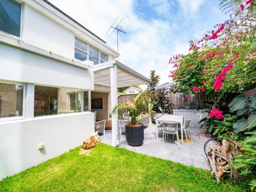 Facilities, Calm Coastal 4BR Vaucluse Home for 10 with Garage in Watsons Bay