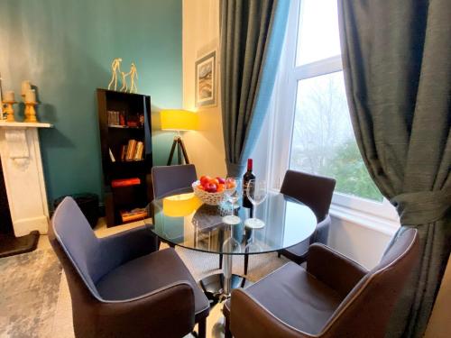 2A Redcliffe - Stunning quiet apartment by the sea