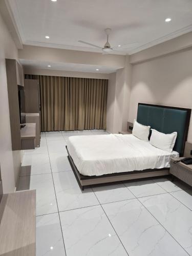 Ankleshwar Hotel Shivalik inn 3-Star Hotel room