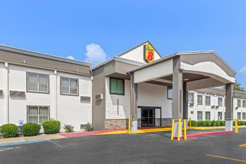 Super 8 by Wyndham Athens in Athens, USA