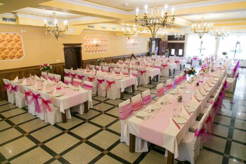 Banketu zāle, Hotel Róża (Hotel Roza) in Kamieniec Wrocławski
