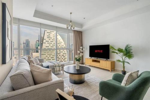 Studio Apt w/ canal and sea views close to metro Dubai 