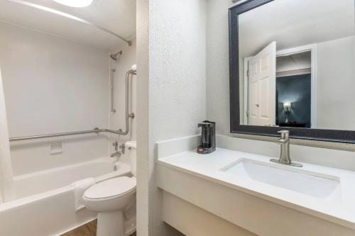 Quality Inn & Suites North Charleston - image 7