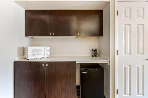 Quality Inn & Suites North Charleston - image 9