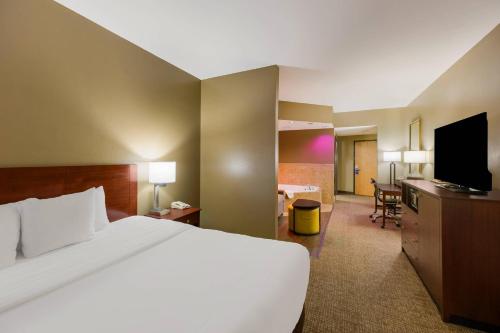 Comfort Suites El Paso West - main image
