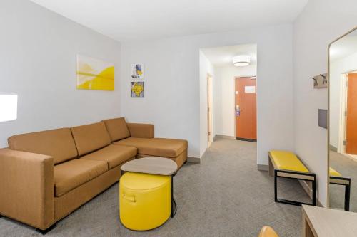Comfort Suites Pecos - image 9