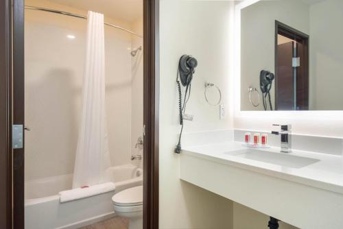 Econolodge - image 9