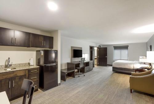 . MainStay Suites Logan Ohio-Hocking Hills