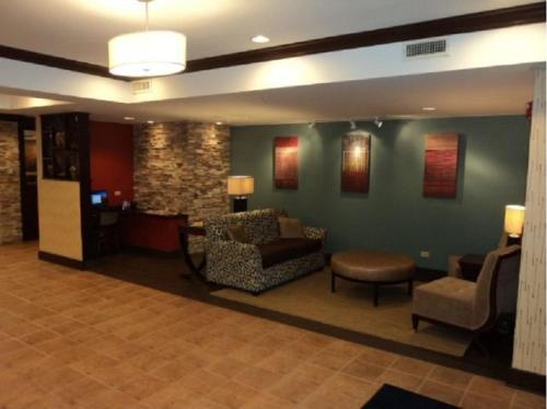 Holiday Inn Express Hotel & Suites Chicago-Algonquin by IHG in Algonquin, USA