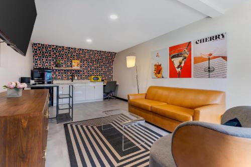 Heights House Hotel - image 32