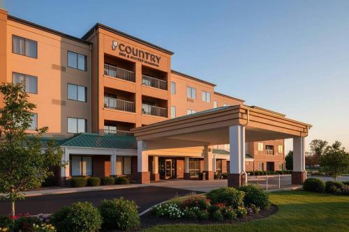 . Country Inn & Suites by Radisson, Brown Deer - Milwaukee North