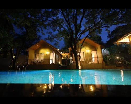 Peldbaseins, Cape Nirvana, Backwater & Pool villa in Shirkoli
