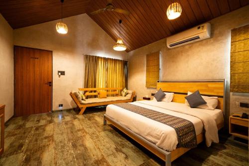 Cape Nirvana, Backwater & Pool villa in Shirkoli