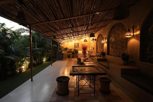 Cape Nirvana, Backwater & Pool villa in Shirkoli