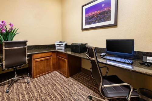 Comfort Suites Goodyear-West Phoenix - image 10