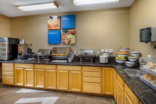 Comfort Inn & Suites Murrieta Temecula Wine Country - image 6