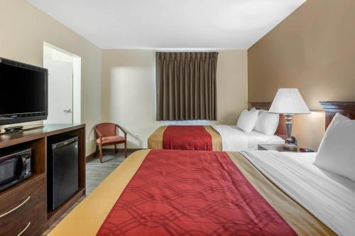Econo Lodge Inn & Suites Fairgrounds - image 13