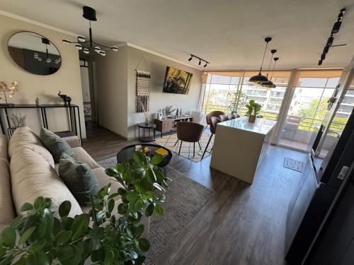 Modern and Quiet Steps from Costanera Center