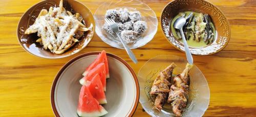 Aliments i begudes, Nur Homestay, Mini Resto & Souvenir in Popolii