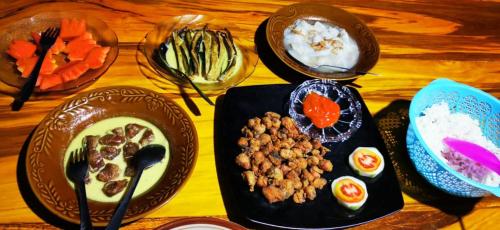 Aliments i begudes, Nur Homestay, Mini Resto & Souvenir in Popolii