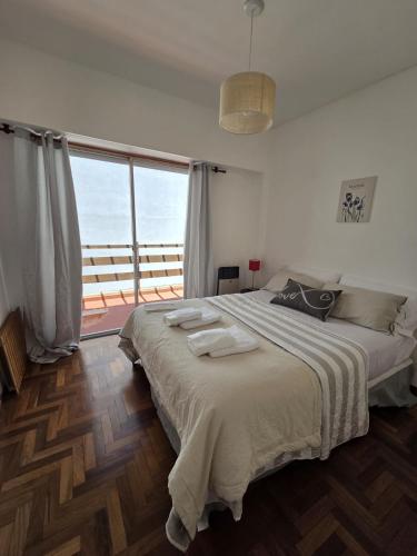 Departamento tres ambientes con cochera en Playa Grande