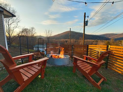 Small Town Mountain Side Home Close to Nature and Parks in Jellico (TN)