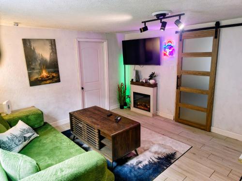 Small Town Mountain Side Home Close to Nature and Parks in Jellico (TN)