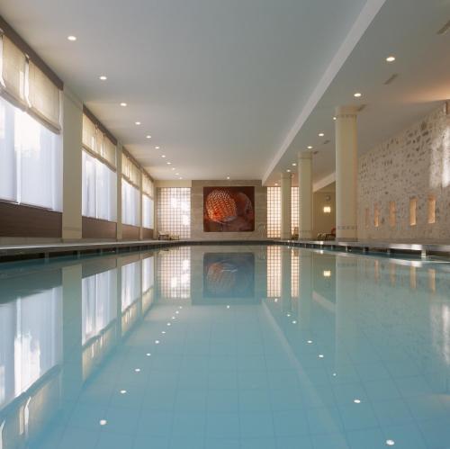 Piscina, La Résidence des Trois Couronnes (La Residence des Trois Couronnes) in Vevey City Center