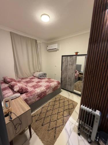 Hostly living, Cairo