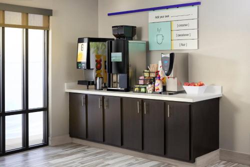 Super 8 by Wyndham Salt Lake City Airport - image 10