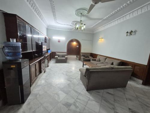 Facilities, Royal Executive Inn Guest House Peshawar in Peshawar
