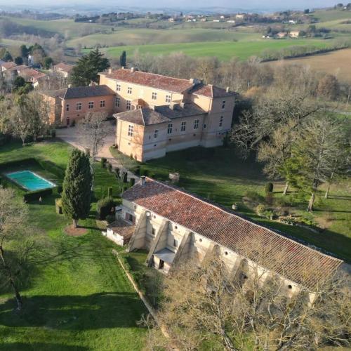 Viesnīcas āriene, Château de Savignac-Mona (Chateau de Savignac-Mona) in Nizas