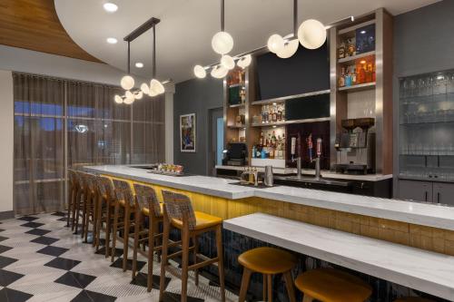 酒吧/高級酒吧, Hotel Indigo Columbus Architectural Center By IHG in 哥倫布