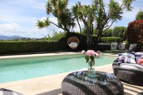Rez de Villa Les Feuillantines vue magnifique, piscine chauffée privée, jacuzzi, "villa Les Feuillantines