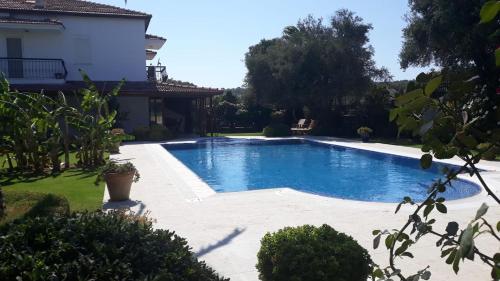Villa Çeşme Dalyan with Pool – khách sạn tại Eylul