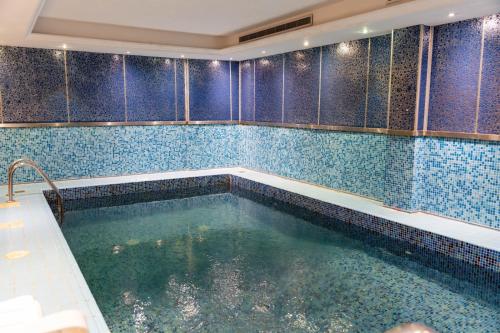 جاكوزي, Vercure Hotel فندق فيركيور جده الحمراء in جدة
