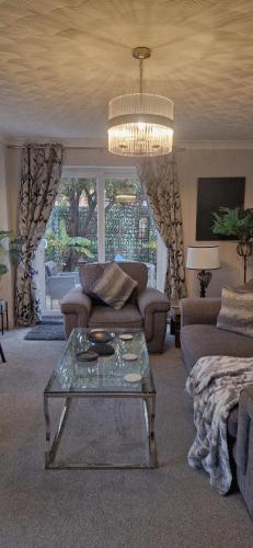 Stunning Fir Trees Corner 3 bedroom detached Executive house with free drive way parking for 2 vehic - Worcester Stunning Fir Trees Corner 3 bedroom detached Executive house with free drive way parking for 2 vehic - Worcester