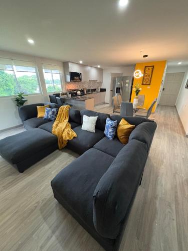 Sea Foam Villa - Buccoo - Lovely 3 BR, Fully AC in Betela