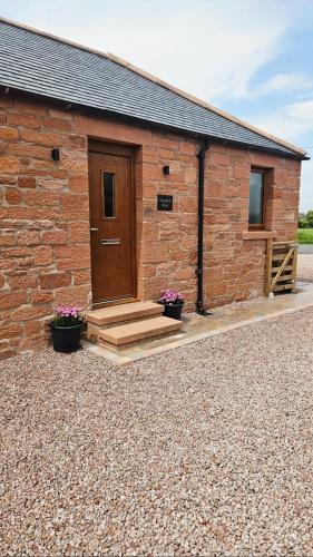 Cosy wee cottage -modern, open plan, parking, EV in Каррузерстаун
