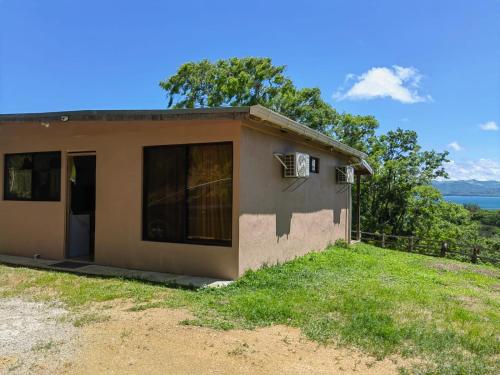 Exterior view, Papaturro House in La Cruz