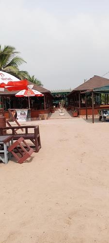 Sunset Banana Beach Resort in แพรมแพรม