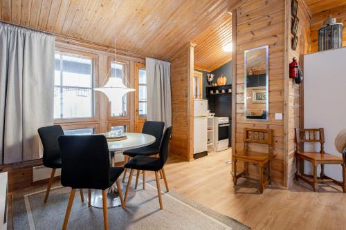 Newly Renovated 2BR Riihivuori Cabin — other in Riihipolku 9, Muurame Finland, 40950