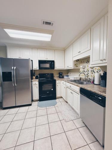 3 Bedroom Townhouse Near SGMC & Downtown Sleeps 10 in 華爾多斯塔