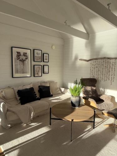 Charming waterfront house in Mosshed