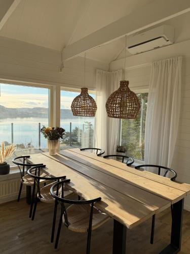 Charming waterfront house in Mosshed
