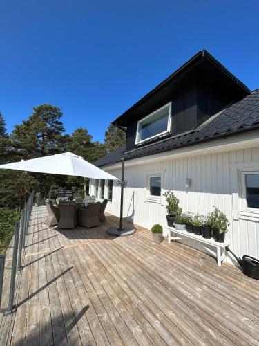 Charming waterfront house in Mosshed