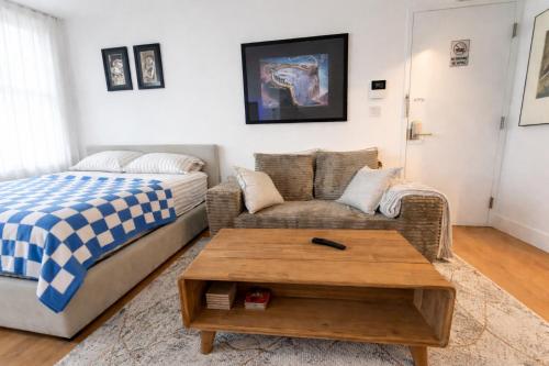 Manhattan Studio with kitchen in New York, USA