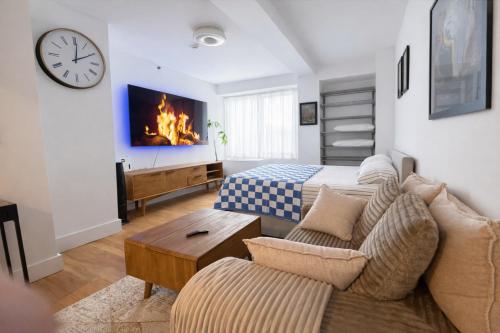 NYC Studio with Private Bathroom & Kitchenette – khách sạn tại Harlem