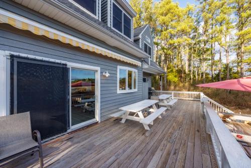 Terraza/balcón, Very Private and Spacious Waterfront Family House in Cambridge (MD)