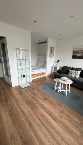 FeWo am Deich 2, modernes Apartment mit Balkon und Aufzug in Bremerhaven, Deutschland